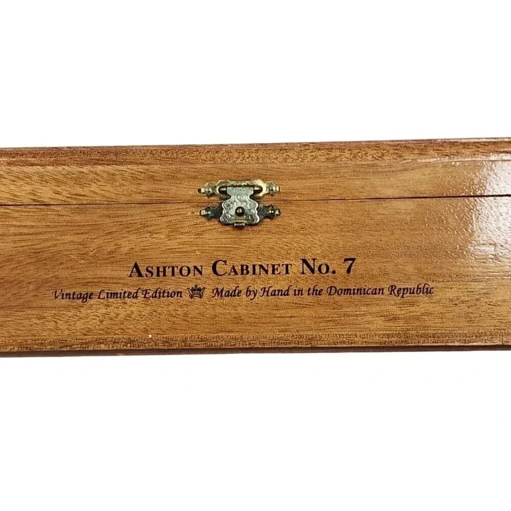 Ashton Cabinet No. 7 Wooden Cigar Box Vintage Limited Edition Dominican Republic